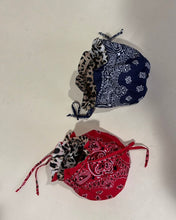 Carica l'immagine nel visualizzatore di Gallery, Pochette double-face bandana