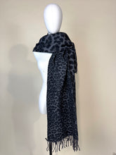 Carica l'immagine nel visualizzatore di Gallery, Sciarpa Macu