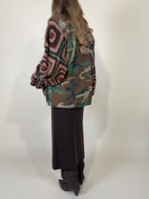 Carica l'immagine nel visualizzatore di Gallery, Sahariana Vintage | Rose Ecopelliccia | Crochet