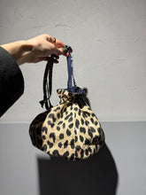 Carica l'immagine nel visualizzatore di Gallery, Pochette double-face bandana