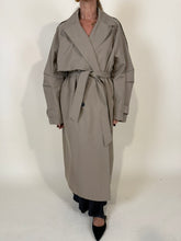 Carica l'immagine nel visualizzatore di Gallery, Trench Cammello