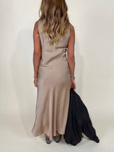 Carica l'immagine nel visualizzatore di Gallery, Abito Soir | Viscosa
