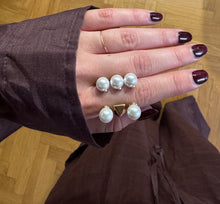 Carica l'immagine nel visualizzatore di Gallery, Isadora| Anello rigido con perle e spike