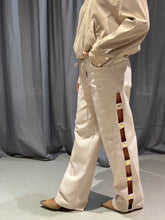 Carica l'immagine nel visualizzatore di Gallery, Pantalone Kate | Borchia