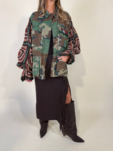 Carica l'immagine nel visualizzatore di Gallery, Sahariana Vintage | Rose Ecopelliccia | Crochet