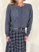 Load image into Gallery viewer, Cardigan Daisy | Grey