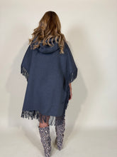 Carica l'immagine nel visualizzatore di Gallery, Cappa Grey | Frangia | Hand Made