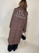Carica l'immagine nel visualizzatore di Gallery, Cappotto Je Suis Iconic | Più fantasie