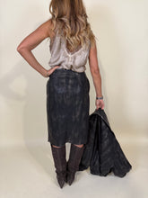 Carica l'immagine nel visualizzatore di Gallery, Gonna Bird | Old