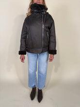 Carica l'immagine nel visualizzatore di Gallery, Montoncino Moro