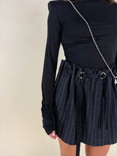Load image into Gallery viewer, Maglia dolcevita con spallina | Arricciata | Più colori