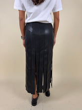 Load image into Gallery viewer, Gonna lunga con frange e strass | Ecopelle