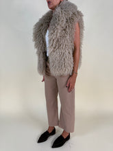 Carica l'immagine nel visualizzatore di Gallery, Gilet Rose ecopelliccia