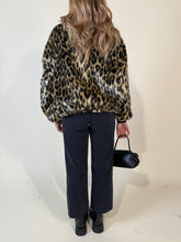 Carica l'immagine nel visualizzatore di Gallery, Bomber Ecopelliccia con zip I Leo