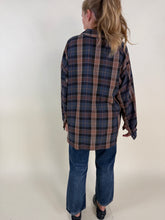 Load image into Gallery viewer, Camicia con tasca piuma | Check grigio e camel