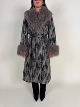 Carica l'immagine nel visualizzatore di Gallery, Cappotto ecopelliccia Rose