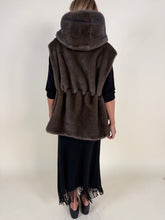 Load image into Gallery viewer, Ecopelliccia MAURY | Gilet | BROWN