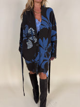 Load image into Gallery viewer, Cardigan Dora poem embroidered | Ricami