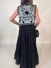 Carica l'immagine nel visualizzatore di Gallery, Gilet Ricamato | Grey & Blue