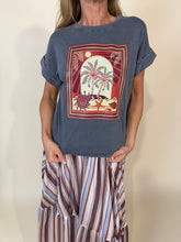 Carica l'immagine nel visualizzatore di Gallery, T-Shirt Postcard