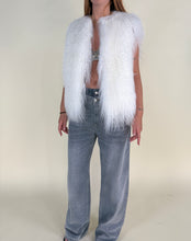 Load image into Gallery viewer, Gilet in Mongolia I produzione Artigianale Made in Italy I PRE ORDINE