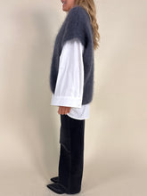 Carica l'immagine nel visualizzatore di Gallery, Gilet cappa con scollo a V | Kid Mohair