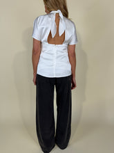 Carica l'immagine nel visualizzatore di Gallery, Blusa Fiocco | Black & White