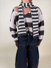 Load image into Gallery viewer, Maglione Riga | Foulard | Più Colori