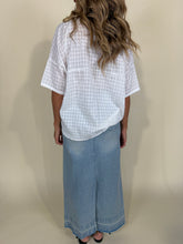 Load image into Gallery viewer, Camicia Filos | Ricami e mussola