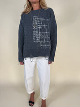 Carica l'immagine nel visualizzatore di Gallery, Maglione con strappi I GREY