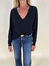 Load image into Gallery viewer, Maglia V in lana e cashmere | Più colori

