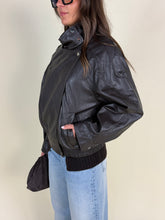 Carica l'immagine nel visualizzatore di Gallery, Bomber in ecopelle moro | Oversize
