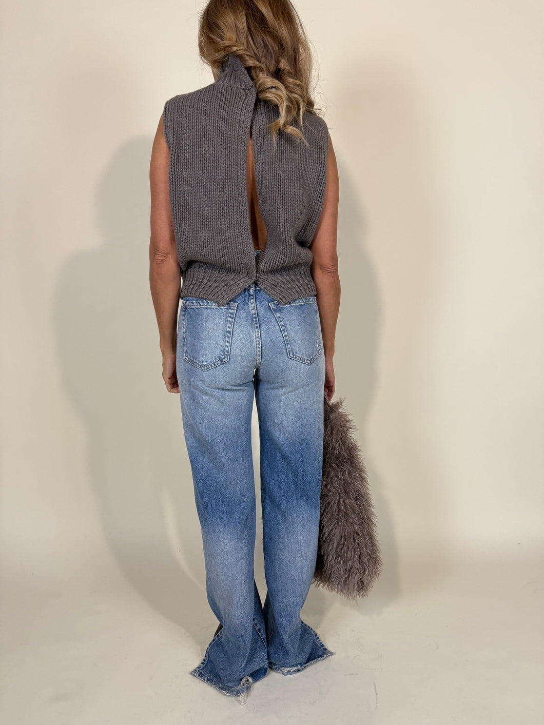 Maglia Smanicata | Noce | Lana & Viscosa