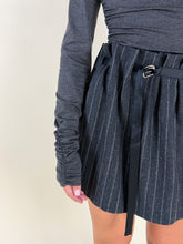 Load image into Gallery viewer, Maglia dolcevita con spallina | Arricciata | Più colori
