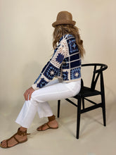Carica l'immagine nel visualizzatore di Gallery, Top Crochet Crop | Lightblue
