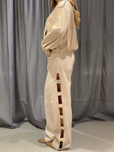 Carica l'immagine nel visualizzatore di Gallery, Pantalone Kate | Borchia
