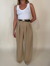Carica l'immagine nel visualizzatore di Gallery, Pantalone bottone | Camel
