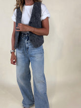 Load image into Gallery viewer, Gilet monopetto Grey
