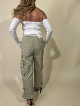 Load image into Gallery viewer, Pantalone Cargo Liv I Verde Salvia
