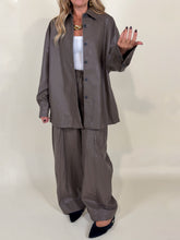 Load image into Gallery viewer, Maxi Camicia Taupe | Giacca
