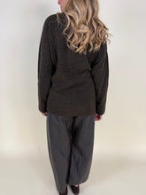 Load image into Gallery viewer, Cardigan Andrea bottone laterale | Lana e alpaca
