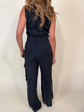 Carica l'immagine nel visualizzatore di Gallery, Jumpsuit Cargo | Cupro &amp; Viscosa | Più colori
