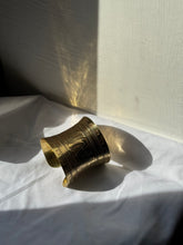 Load image into Gallery viewer, Bracciale rigido I oro
