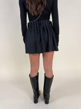 Load image into Gallery viewer, Minigonna Gessata | Wool

