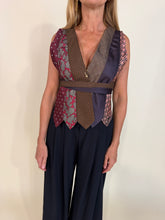 Load image into Gallery viewer, Gilet Cravatte | PIU VARIANTI.
