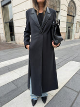 Load image into Gallery viewer, Cappotto Revers Ecopelle | Black
