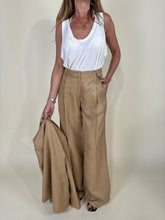Carica l&#39;immagine nel visualizzatore di Gallery, Pantalone Caramel
