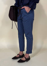 Carica l&#39;immagine nel visualizzatore di Gallery, Pantalone Gabardina I sigaretta
