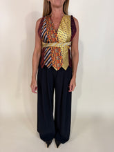 Load image into Gallery viewer, Gilet Cravatte | PIU VARIANTI.
