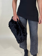 Carica l'immagine nel visualizzatore di Gallery, Maxi Pochette Furry | Black
